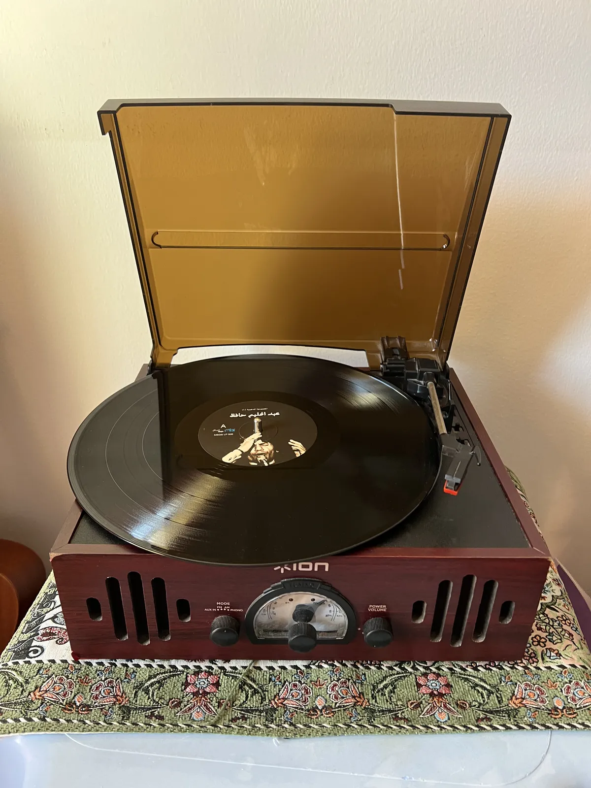 Record player playing an Abdel-Halim Hafez vinyl